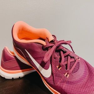 BRAND NEW Nike Tennis Shoes (9)